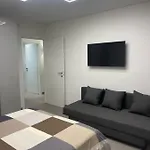 White House אצ'י קטנה