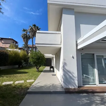 Villa White House