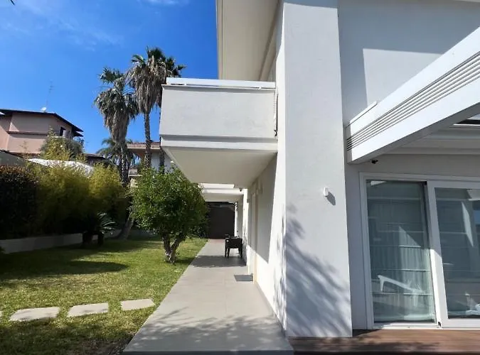 Villa White House